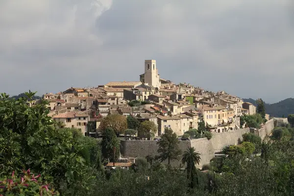 Le Monte-Escalier Installation monte-escalier Saint-Paul-de-Vence Le Monte-Escalier Installation monte-escalier Saint-Paul-de-Vence